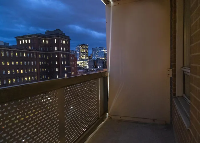 Hotel Faubourg Montreal Centre-Ville Downtown